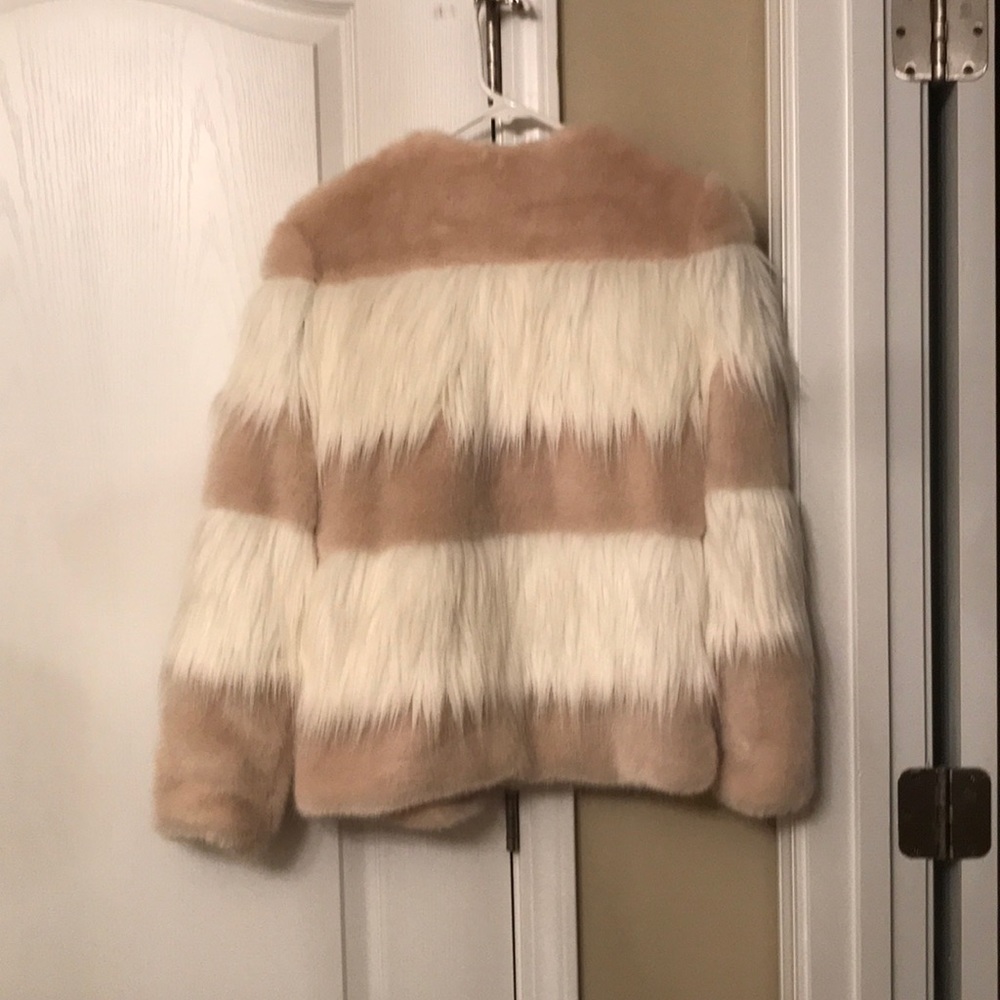 Zara contrast white and tan short faux fur coat - Picture 5 of 5